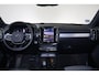 Volvo XC40 B3 Plus Black Edition - Panorama/schuifdak - IntelliSafe Assist & Surround - 360º Camera - Harman/Kardon audio - Verwarmde voorstoelen & stuur - Parkeersensoren voor & achter - Elektr. bedienb. voorstoelen met geheugen links - Draadloze tel. lader - Extra getint glas - 20' LMV