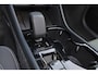 Volvo XC40 B3 Plus Black Edition - Panorama/schuifdak - IntelliSafe Assist & Surround - 360º Camera - Harman/Kardon audio - Verwarmde voorstoelen & stuur - Parkeersensoren voor & achter - Elektr. bedienb. voorstoelen met geheugen links - Draadloze tel. lader - Extra getint glas - Elektr. inklapbare trekhaak - 20' LMV