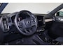 Volvo XC40 B3 Plus Black Edition - Panorama/schuifdak - IntelliSafe Assist & Surround - 360º Camera - Harman/Kardon audio - Verwarmde voorstoelen & stuur - Parkeersensoren voor & achter - Elektr. bedienb. voorstoelen met geheugen links - Draadloze tel. lader - Extra getint glas - Elektr. inklapbare trekhaak - 20' LMV