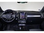 Volvo XC40 B3 Plus Black Edition - Panorama/schuifdak - IntelliSafe Assist & Surround - 360º Camera - Harman/Kardon audio - Verwarmde voorstoelen & stuur - Parkeersensoren voor & achter - Elektr. bedienb. voorstoelen met geheugen links - Draadloze tel. lader - Extra getint glas - 20' LMV