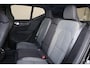 Volvo XC40 B3 Plus Black Edition - Panorama/schuifdak - IntelliSafe Assist & Surround - 360º Camera - Harman/Kardon audio - Verwarmde voorstoelen & stuur - Parkeersensoren voor & achter - Elektr. bedienb. voorstoelen met geheugen links - Draadloze tel. lader - Extra getint glas - 20' LMV
