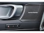 Volvo XC40 B3 Plus Black Edition - Panorama/schuifdak - IntelliSafe Assist & Surround - 360º Camera - Harman/Kardon audio - Verwarmde voorstoelen & stuur - Parkeersensoren voor & achter - Elektr. bedienb. voorstoelen met geheugen links - Draadloze tel. lader - Extra getint glas - 20' LMV