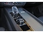 Volvo XC60 T8 Recharge AWD Ultra Black Edition - Luchtvering - Panorama/schuifdak - 360º Camera - Bowers & Wilkins audio - Adaptieve LED koplampen - Verwarmde voorstoelen, stuur & achterbank - Parkeersensoren voor & achter - Elektr. bedienb. voorstoelen met geheugen - Draadloze tel. lader - Extra getint glas - Elektr. inklapbare trekhaak - 21' LMV