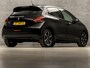 Peugeot 208 1.2 PureTech Sport Automaat (PANORAMADAK, APPLE CARPLAY, NAVIGATIE, CLIMATE, SPORTSTOELEN, CRUISE, GETINT GLAS, LM VELGEN, NIEUWSTAAT)