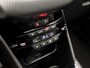 Peugeot 208 1.2 PureTech Sport Automaat (PANORAMADAK, APPLE CARPLAY, NAVIGATIE, CLIMATE, SPORTSTOELEN, CRUISE, GETINT GLAS, LM VELGEN, NIEUWSTAAT)