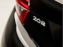 Peugeot 208 1.2 PureTech Sport Automaat (PANORAMADAK, APPLE CARPLAY, NAVIGATIE, CLIMATE, SPORTSTOELEN, CRUISE, GETINT GLAS, LM VELGEN, NIEUWSTAAT)