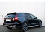 Volvo V60 Cross Country B5 Automaat AWD Pro |Semi electrische Trekhaak|Standkachel, Stoelverwarming voor, Stuurwielverwarming, Elektrisch bedienbare voorstoelen met geheugen, Panoramadak, Harman Kardon audio, Draadloos opladen telefoon, 20 Inch Lichtmetalen velgen