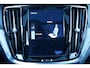 Volvo V60 Cross Country B5 Automaat AWD Pro |Semi electrische Trekhaak|Standkachel, Stoelverwarming voor, Stuurwielverwarming, Elektrisch bedienbare voorstoelen met geheugen, Panoramadak, Harman Kardon audio, Draadloos opladen telefoon, 20 Inch Lichtmetalen velgen
