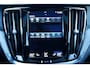 Volvo V60 Cross Country B5 Automaat AWD Pro |Semi electrische Trekhaak|Standkachel, Stoelverwarming voor, Stuurwielverwarming, Elektrisch bedienbare voorstoelen met geheugen, Panoramadak, Harman Kardon audio, Draadloos opladen telefoon, 20 Inch Lichtmetalen velgen