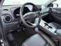 Hyundai Kona Electric ** Gereserveerd** EV 64kWh 204pk SOH 100% Premium Leer Warmtepomp Head-Up Display Apple Carplay Android Navi Camera Elektr.Stoelen+Leer+Verwarmd+Gekoeld Adaptive Cruise/Stop&Go Zelfsturend Multimedia Forward-Collision-Avoidance-Assist (FCA)Led Keyless DAB+ Keyless Pdc Subwoofer Bluetooth Dodehoek detector Privacy Glas Rijstrooksensor Orgin.NLse auto € 45.000 nieuw 1e eigenaar Volledig Dealer Onderhouden! laatste beurt 131.000km