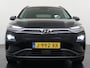 Hyundai Kona Electric ** Gereserveerd** EV 64kWh 204pk SOH 100% Premium Leer Warmtepomp Head-Up Display Apple Carplay Android Navi Camera Elektr.Stoelen+Leer+Verwarmd+Gekoeld Adaptive Cruise/Stop&Go Zelfsturend Multimedia Forward-Collision-Avoidance-Assist (FCA)Led Keyless DAB+ Keyless Pdc Subwoofer Bluetooth Dodehoek detector Privacy Glas Rijstrooksensor Orgin.NLse auto € 45.000 nieuw 1e eigenaar Volledig Dealer Onderhouden! laatste beurt 131.000km