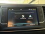 Peugeot e-Expert DC 75 kWh (Stoelverwarming - 2x Schuifdeuren - Keyless Entry - Laadruimte betimmering - Automatische Airco - Navigatie - Parkeersensoren V+A - Apple Carplay)