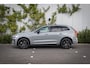 Volvo XC60 2.0 T6 Plug-in hybrid AWD Ultra Black Edition | Facelift | Adaptieve Cruise Control | Panoramadak | Harman Kardon Audio | 21" Velgen | 360° Parkeercamera | Head-Up Display | Stoel-/Stuurverwarming | Nappa Lederen Bekleding |