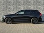 Volvo XC60 2.0 T8 Plug-in hybrid AWD Plus Black Edition | Adaptieve Cruise Control | Panoramadak | Stoel-/Stuur-/Voorruitverwarming | Dodehoek Detectie | 360° Parkeercamera | Harman Kardon Audio |