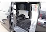 Volkswagen Transporter 2.5 eHybrid L2H1 30 Bulli 233PK / 171kW Rondomzicht camera, zijschuifdeur links + rechts met sluithulp, verwarmbare en elektrisch verstelbare ergonomische voorstoelen, Apple Carplay & Android Auto, achteruitrijcamera, dodehoekdetectie (Side Assist), verwarmbaar stuurwiel, elektrisch uitklapbare trekhaak, volledig digitaal instrumentenpaneel (Digital Cockpit), kunstlederen interieurdelen, draadloos telefoon laden, grootlichtassistent, 17'' LMV 'Monte Carlo'