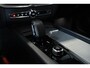 Volvo XC60 T6 Plug-in hybrid AWD Plus Dark | Trekhaak | Verwarmbare voorstoelen+stuurwiel+achterbank |  Premium audio by Harman Kardon | Rondom zichtcamera | 19 inch lichtmetalen velgen | Google Infotainment |