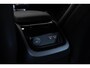 Volvo V60 T6 Plug-in hybrid AWD Plus Dark | Stoelverwarming | 360° parkeercamera | Stoelverwarming | Semi-Electrische wegklapbare trekhaak | Parkeersensoren voor + achter | Google infotainment | Nappa Lederenbekleding