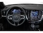 Volvo V60 T6 Plug-in hybrid AWD Plus Dark | Stoelverwarming | 360° parkeercamera | Stoelverwarming | Semi-Electrische wegklapbare trekhaak | Parkeersensoren voor + achter | Google infotainment | Nappa Lederenbekleding