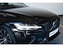 Volvo V60 T6 Plug-in hybrid AWD Plus Dark | Stoelverwarming | 360° parkeercamera | Stoelverwarming | Semi-Electrische wegklapbare trekhaak | Parkeersensoren voor + achter | Google infotainment | Nappa Lederenbekleding