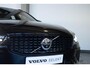Volvo V60 T6 Plug-in hybrid AWD Plus Dark | Stoelverwarming | 360° parkeercamera | Stoelverwarming | Semi-Electrische wegklapbare trekhaak | Parkeersensoren voor + achter | Google infotainment | Nappa Lederenbekleding