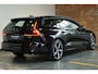Volvo V60 T6 Plug-in hybrid AWD Plus Dark | Stoelverwarming | 360° parkeercamera | Stoelverwarming | Semi-Electrische wegklapbare trekhaak | Parkeersensoren voor + achter | Google infotainment | Nappa Lederenbekleding