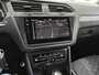 Volkswagen Tiguan 1.5 TSI R-Line Automaat | Panoramadak | Black style | LED verlichting | Half leer | Cruise control adaptief | Climate control | Navigatiesysteem pro | Parkeersensoren voor en achter | Achteruitrijcamera