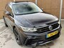 Volkswagen Tiguan 1.5 TSI R-Line Automaat | Panoramadak | Black style | LED verlichting | Half leer | Cruise control adaptief | Climate control | Navigatiesysteem pro | Parkeersensoren voor en achter | Achteruitrijcamera