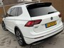 Volkswagen Tiguan Allspace 1.5 TSI R-line Automaat | Panoramadak | Stoel en stuurwielverwarming | 20 inch lichtmetalen velgen | Cruise control adaptief | Trekhaak uitklapbaar | Achteruitrijcamera