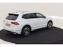 Volkswagen Tiguan Allspace 1.5 TSI R-line Automaat | Panoramadak | Stoel en stuurwielverwarming | 20 inch lichtmetalen velgen | Cruise control adaptief | Trekhaak uitklapbaar | Achteruitrijcamera