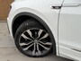 Volkswagen Tiguan Allspace 1.5 TSI R-line Automaat | Panoramadak | Stoel en stuurwielverwarming | 20 inch lichtmetalen velgen | Cruise control adaptief | Trekhaak uitklapbaar | Achteruitrijcamera