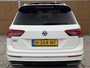 Volkswagen Tiguan Allspace 1.5 TSI R-line Automaat | Panoramadak | Stoel en stuurwielverwarming | 20 inch lichtmetalen velgen | Cruise control adaptief | Trekhaak uitklapbaar | Achteruitrijcamera