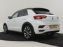 Volkswagen T-Roc 1.5 TSI Sport R-line 150pk/DSG/AUTO Panorama dak | Camera achter | Navigatie | App connect | Adaptief cruise control | Led koplampen | 18"LMV