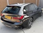 BMW 3-Serie Touring 320e M sport Automaat | Zwart optiek | LED laserlichten | Leren bekleding | Stoelverwarming | DAB ontvanger | HiFi installatie | Navigatiesysteem | Cruise control adaptief | Climate control | Parkeersensoren voor en achter