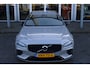 Volvo V60 T6 Automaat Plug-in hybrid AWD Plus Dark | Trekhaak | H&K Audio | 360 Camera | Verw. Stoelen & Achterbank | Keyless |