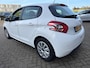 Peugeot 208 1.2 VTi Allure met parkeersensoren en bluetooth telefoon en cruise controle