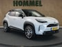 Toyota Yaris Cross 1.5 Hybrid 130 GR Sport - ELEKTRISCHE ACHTERKLEP - CAMERA - PARKEERSENSOREN VOOR/ ACHTER - PARKEERASSISTENT - HEAD UP DISPLAY -  DODEHOEK DETECTIE - VOORSTOELEN VERWARMD - STUUR VERWARMD - VOORRUIT VERWARMD - KEYLESS ENTRY/ START - SPORTSTOELEN