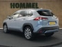 Toyota Corolla Cross Hybrid 140 Style - ORIGINEEL NEDERLANDSE AUTO - AFKOMSTIG VAN 1E EIGENAAR - ELEKTRISCHE ACHTERKLEP - LENDENSTEUN - NAVIGATIE - DODEHOEK DETECTIE - KEYLESS ENTRY/ START - DRAADLOZE TELEFOONLADER - CAMERA - PARKEERSENSOREN VOOR EN ACHTER