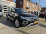 Volkswagen T-Roc 1.5 TSI R-Line Business, Stoelverwarming,Apple Carplay/Android,Trekhaak,Navigatie