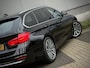 BMW 3-Serie Touring 320i Luxury Line High Executive Hifi | HUD | Trekhaak afneembaar | Keyless Entry | Adaptive LED | Lederen Sportstoelen