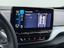 Volkswagen ID.4 204pk First 77kWh SOH 90% Leer/Alcantara Adap.Cruise Navi Ecc Camera Apple Carplay Android Pdc Lmv 20" Stoelverwarming Led Bordherkenning Voor-Klimatisering App-Connect E-sound Front-Assist Origineel Nederlandse Auto Zeer Compleet 1e eigenaar