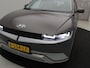 Hyundai Ioniq 5 Lounge AWD 77.4 kWh / BTW Auto / SoH 100% / Trekhaak / 1600kg Trekgewicht / Wit Lederen Bekleding / Dealer Onderhouden / Fabrieksgarantie tot 26-10-2027 / 1ste Eigenaar / NL Auto / AWD / Warmtepomp /
