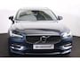Volvo V90 T8 AWD Inscription - Luchtvering - Panoramisch schuif-/kanteldak - Intellisafe Assist/Surround - Head-up Display - Harman Kardon Audio - Nappaleder - Massagefunctie - Verwarmbare voorstoelen - Stoelventilatie - Getint glas - Trekhaak semi elektrisch inklapbaar - 20' LMV