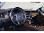Volvo V90 T8 AWD Inscription - Luchtvering - Panoramisch schuif-/kanteldak - Intellisafe Assist/Surround - Head-up Display - Harman Kardon Audio - Nappaleder - Massagefunctie - Verwarmbare voorstoelen - Stoelventilatie - Getint glas - Trekhaak semi elektrisch inklapbaar - 20' LMV