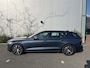 Volvo V60 2.0 B3 Essential Edition | Cruise Control | Navigatie | Apple CarPlay & Android Auto | Park Assist | LED Koplampen | 2 Zone Climate Control | Parkeercamera |
