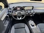 Mercedes-Benz A-klasse 250 e AMG Line 218pk | Adaptieve cruise | Sfeerverlichting | Trekhaak | Apple CarPlay | Stoelverwarming | Navigatie | Lane assist | Dodehoek assistent | Half leder | Camera | LED | DAB | Keyless | Volledig dealeronderhouden!