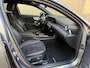 Mercedes-Benz A-klasse 250 e AMG Line 218pk | Adaptieve cruise | Sfeerverlichting | Trekhaak | Apple CarPlay | Stoelverwarming | Navigatie | Lane assist | Dodehoek assistent | Half leder | Camera | LED | DAB | Keyless | Volledig dealeronderhouden!