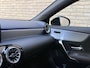 Mercedes-Benz A-klasse 250 e AMG Line 218pk | Adaptieve cruise | Sfeerverlichting | Trekhaak | Apple CarPlay | Stoelverwarming | Navigatie | Lane assist | Dodehoek assistent | Half leder | Camera | LED | DAB | Keyless | Volledig dealeronderhouden!