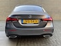 Mercedes-Benz A-klasse 250 e AMG Line 218pk | Adaptieve cruise | Sfeerverlichting | Trekhaak | Apple CarPlay | Stoelverwarming | Navigatie | Lane assist | Dodehoek assistent | Half leder | Camera | LED | DAB | Keyless | Volledig dealeronderhouden!