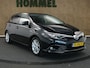 Toyota Auris 1.8 Hybrid Dynamic - ORIGINEEL NEDERLANDSE AUTO - 13 POLIGE VASTE TREKHAAK - TREKGEWICHT 385 KG - NAVIGATIE - VOLLEDIGE ONDERHOUDSHISTORIE AANWEZIG - CONTINENTAL 4 SEIZOENENBANDEN - LICHT/ REGENSENSOR - DAB AUDIO - AUTO VERKEERT IN EEN FRAAIE STAAT