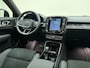 Volvo XC40 Twin 408pk Plus / Nubuck / Getint glas / Trekhaak / All Season / PDC + Camera / Stoel + Stuurw. Verwarming / Keyless / El. Achterklep / Warmtepomp /